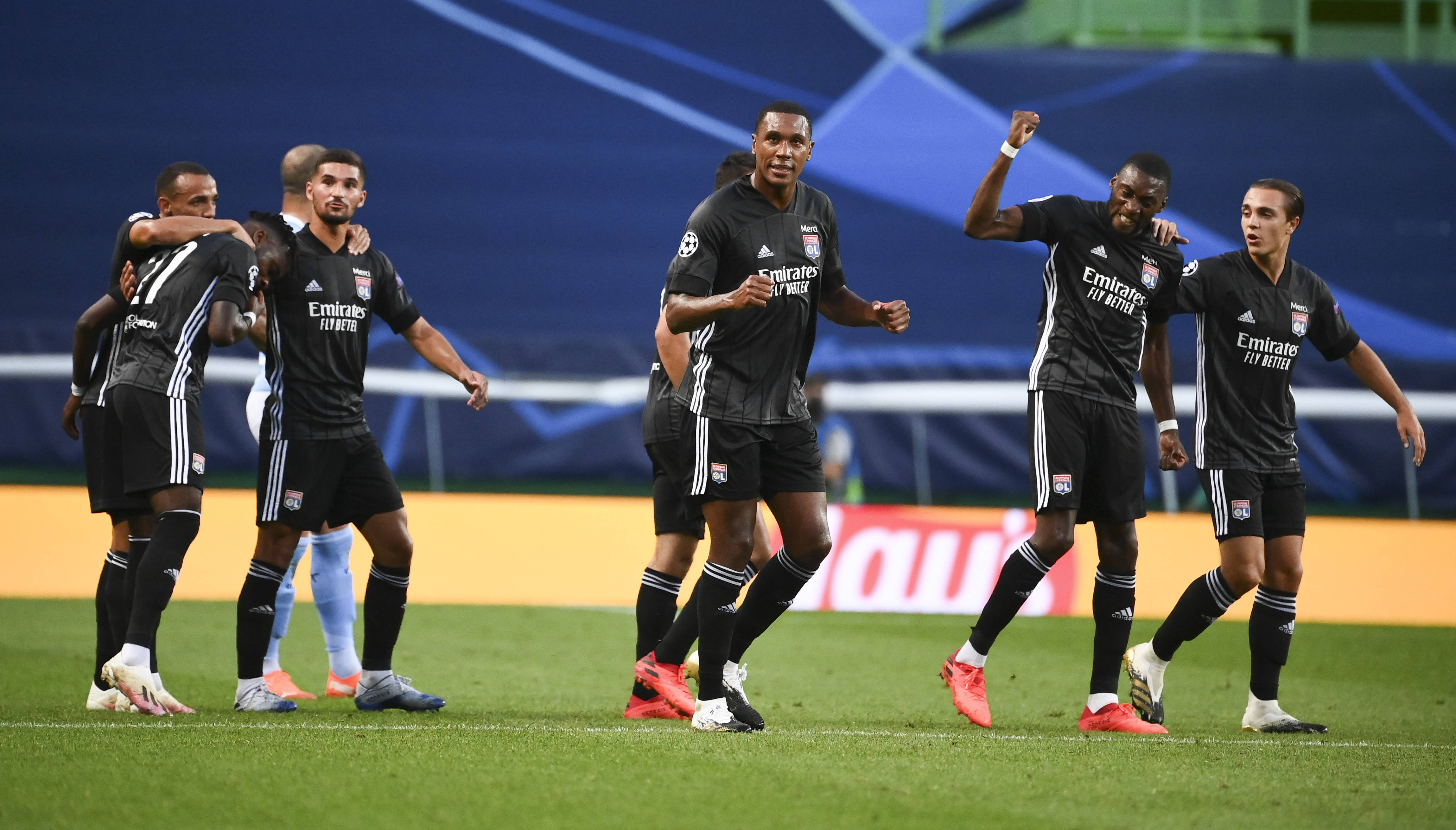 里昂战胜对手在法甲联赛中大获全胜