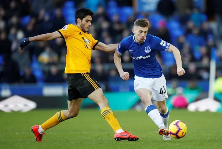 埃弗顿后防再现漏洞，连续两场球丢三球的简单介绍