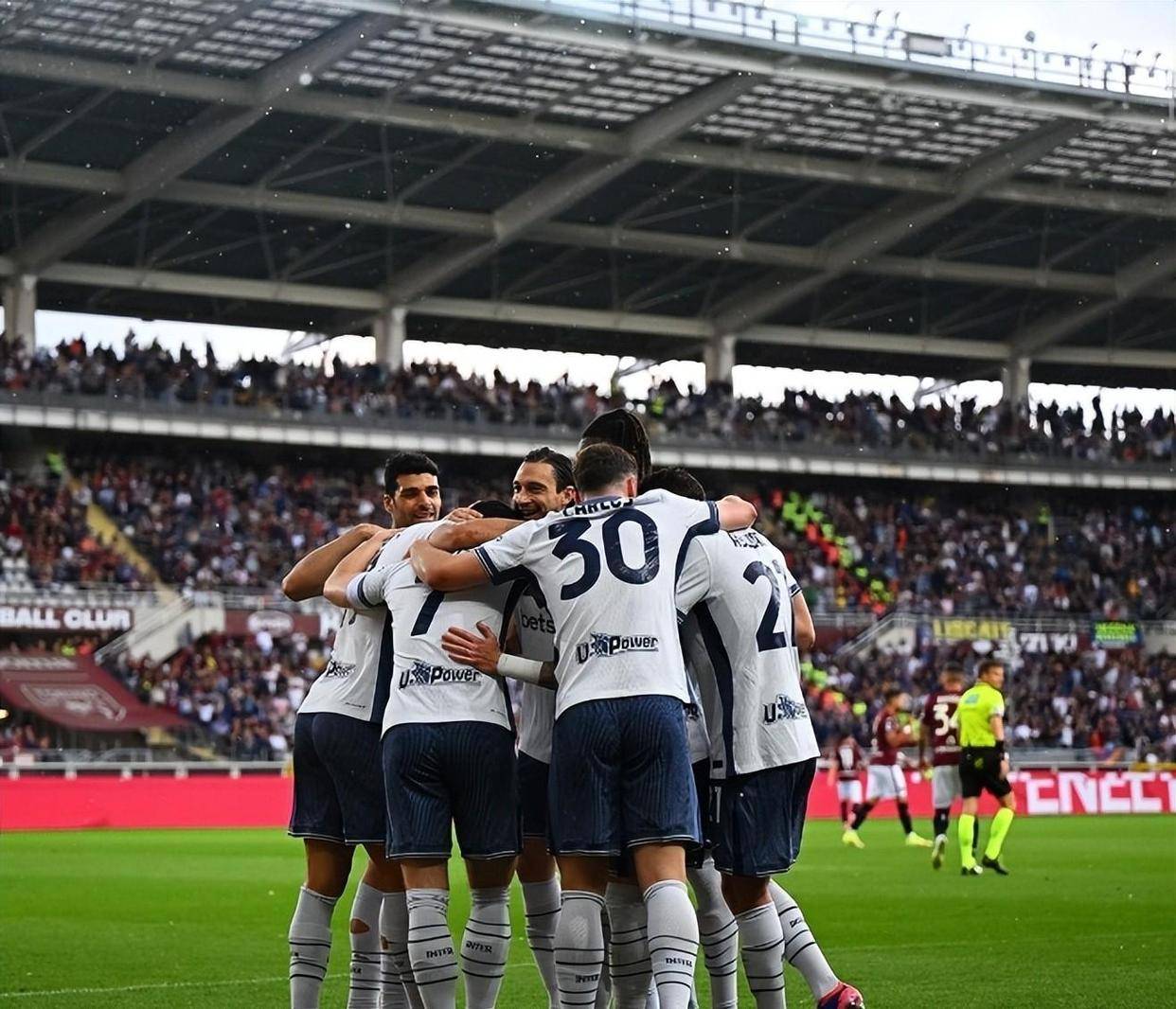 曼联逼平国米，悲剧！拉什福德受伤离场