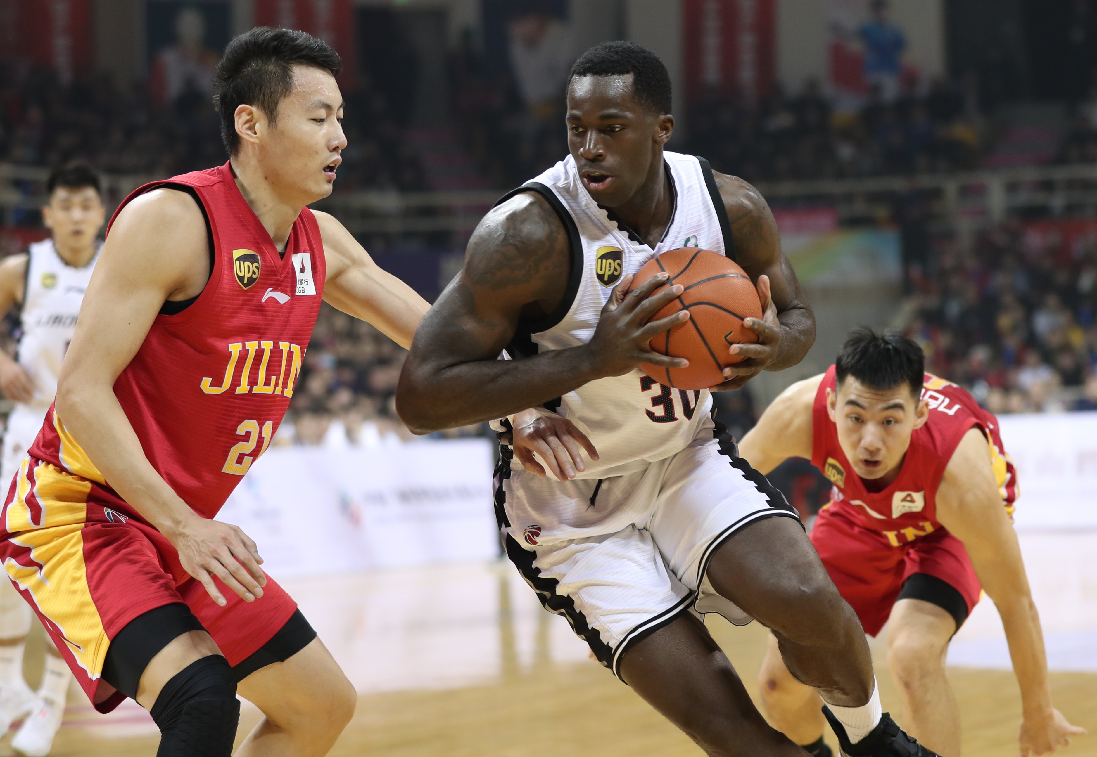 欧洲强队作战出彩，国际篮球职业赛事中取得好成绩的简单介绍