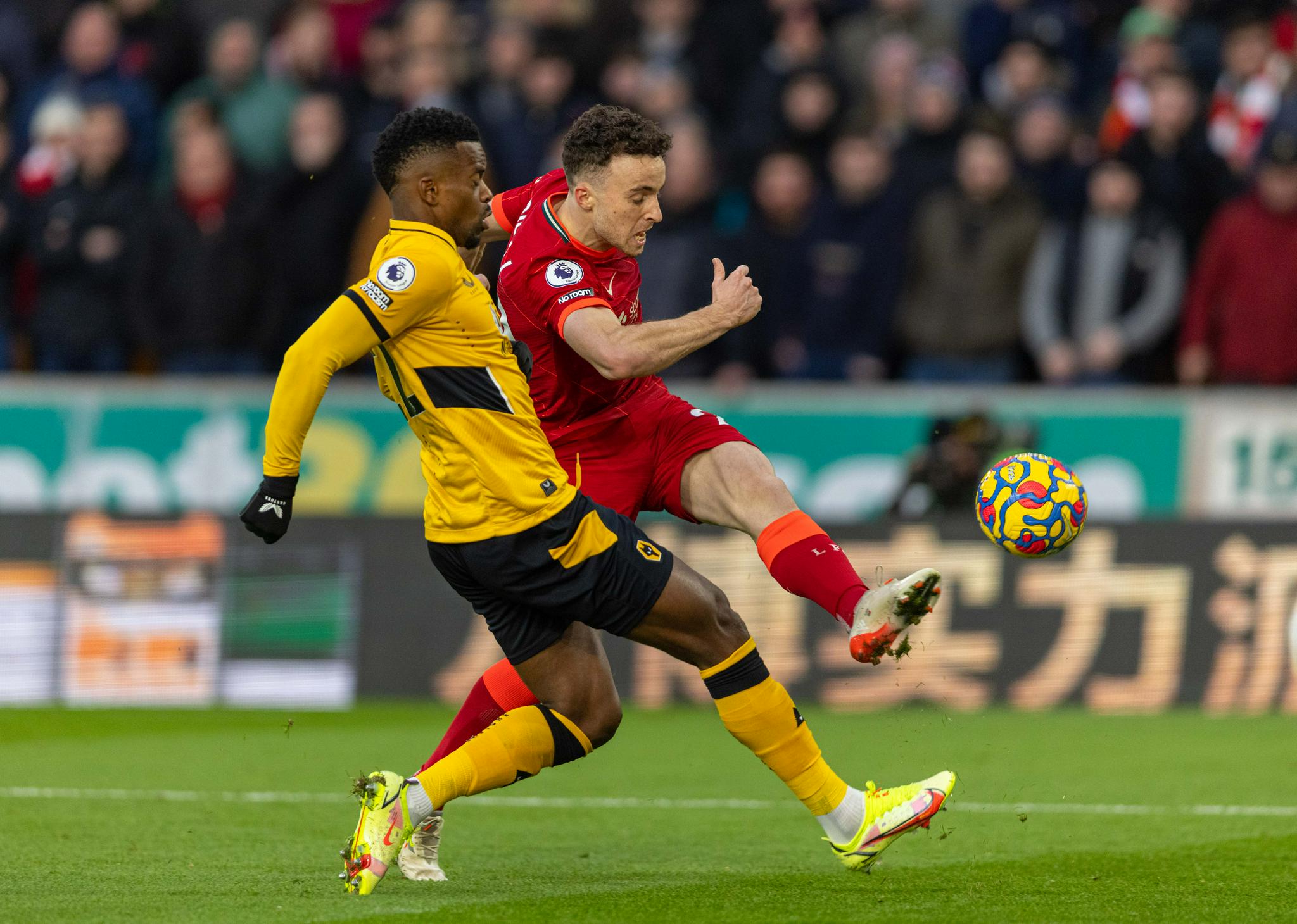 关于利物浦遭遇平局，进攻战术尚需调整，球队仍需努力的信息