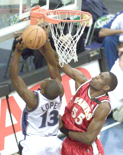 大帽王绽放！球员在比赛中连续封盖