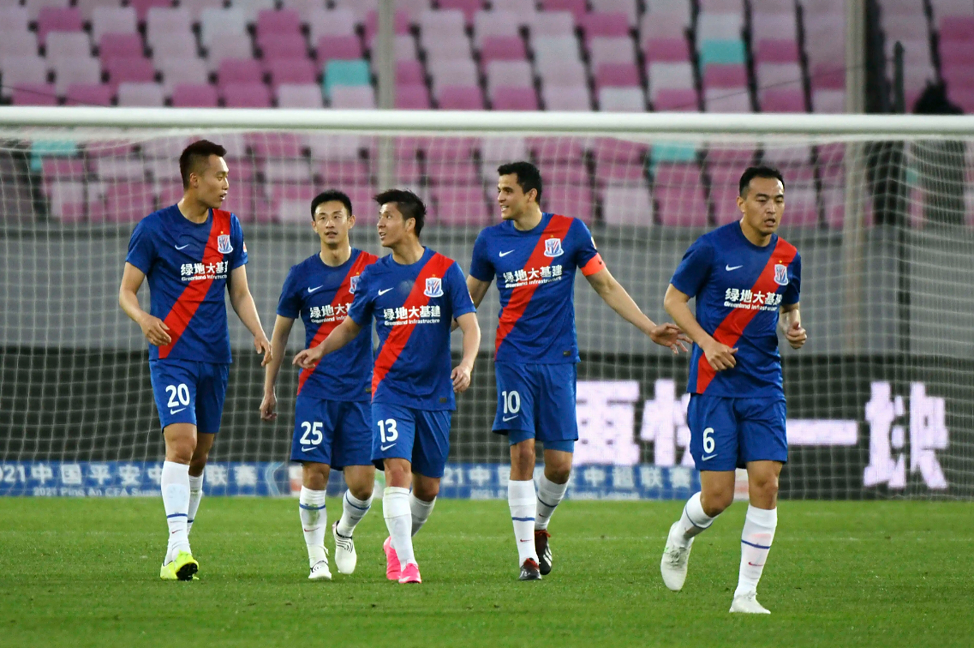 包含武汉中邦主场告捷，继续保持领先优势稳坐中超榜首的词条