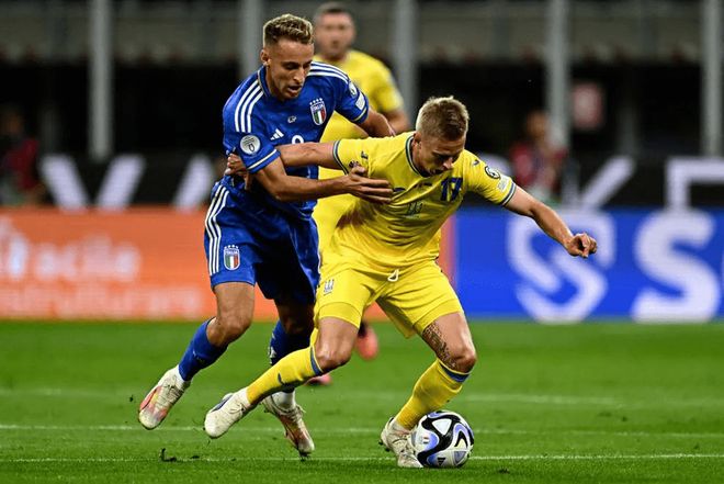 包含乌克兰队在欧预赛中实现三连胜的词条