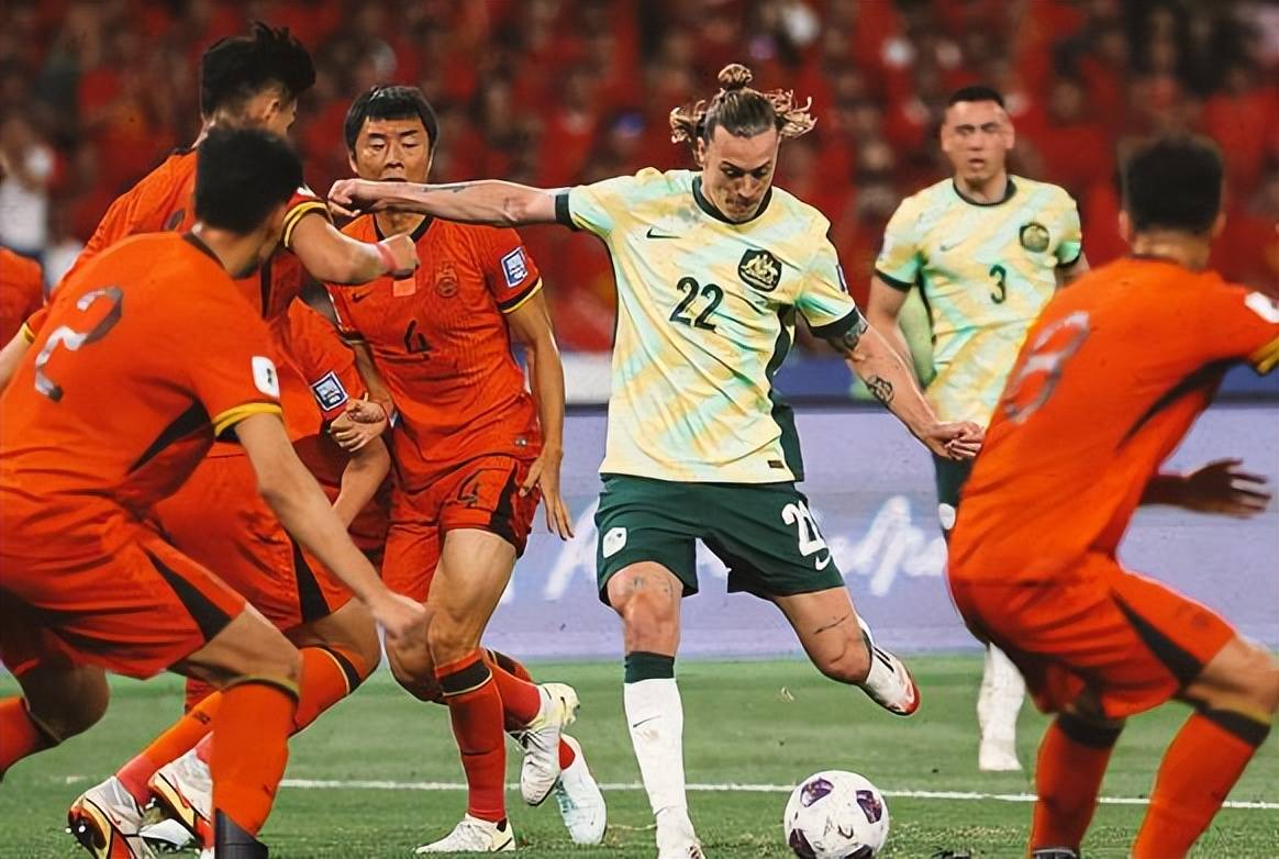 国际足球新闻频频刷屏，相关报道引人深思