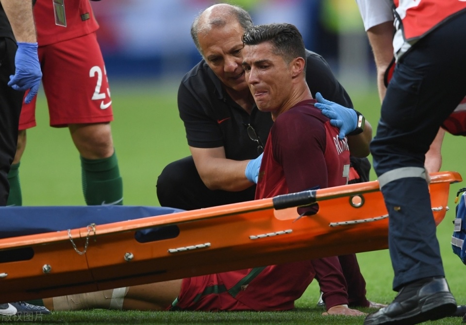 皇马险胜德国队，C罗补时绝平西甲