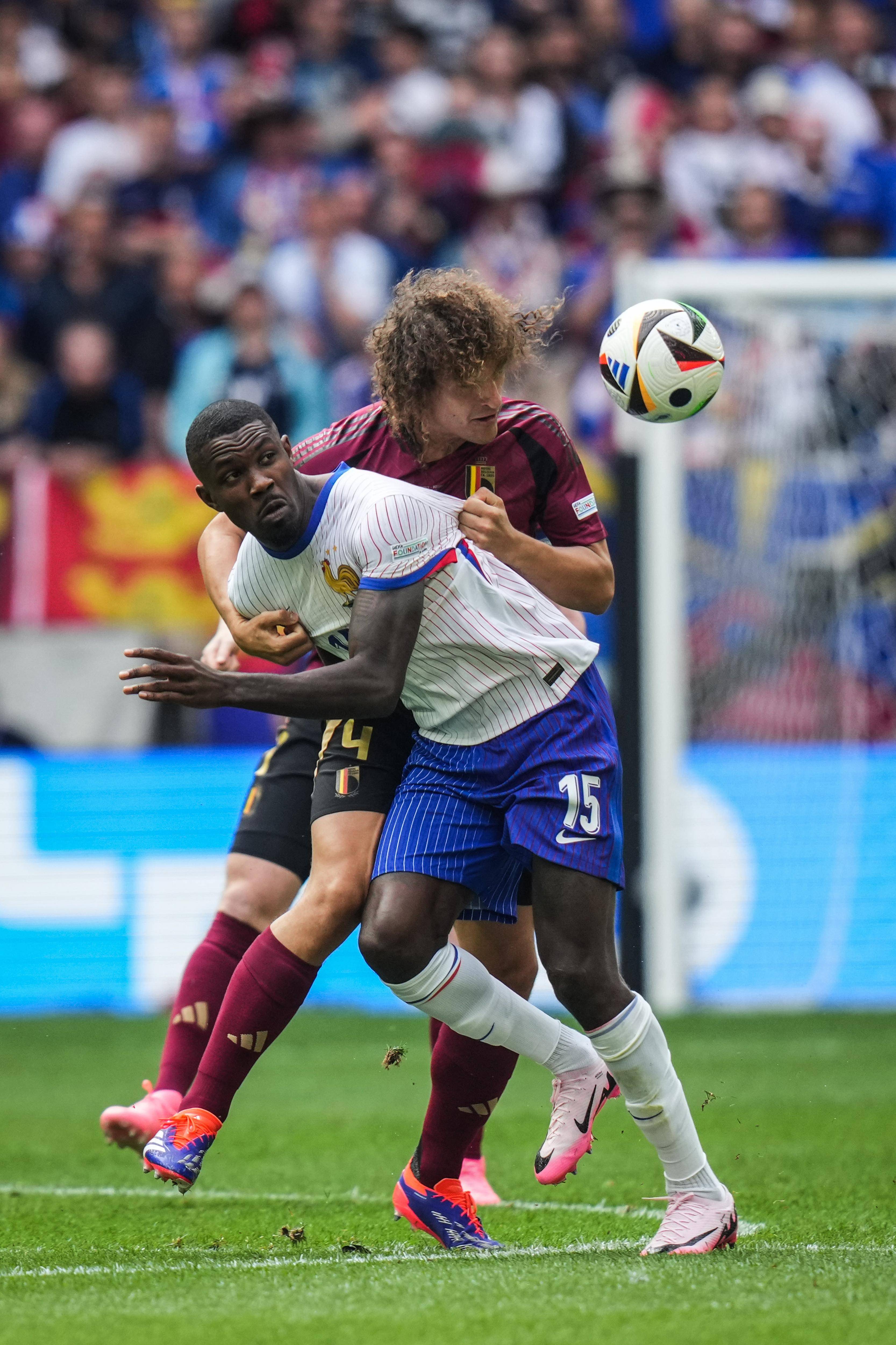 欧洲杯热门球队遭遇激烈比拼