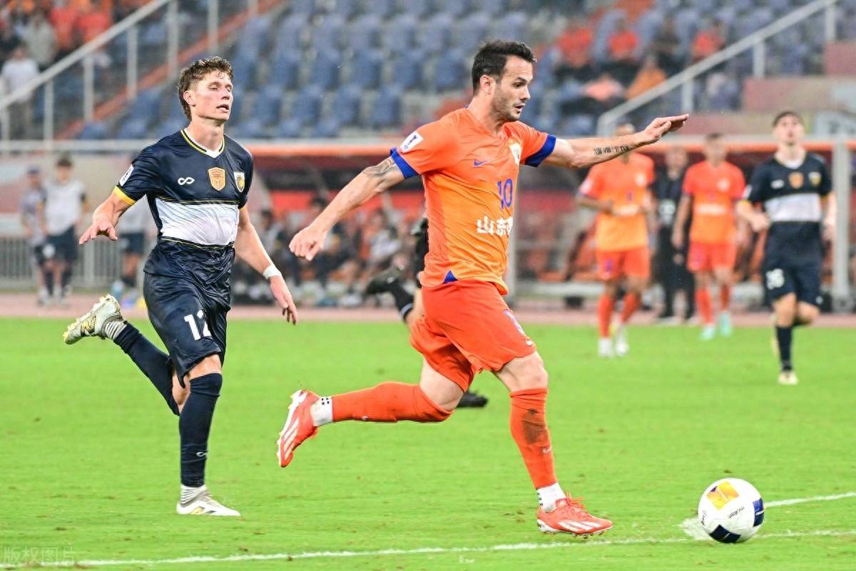 关于足球场上进球如雨，激烈对决无懈可击的信息