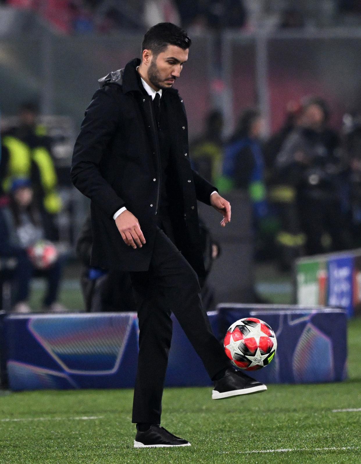 包含多特蒙德主帅面临下课压力，球迷呼吁支持他们的教练的词条