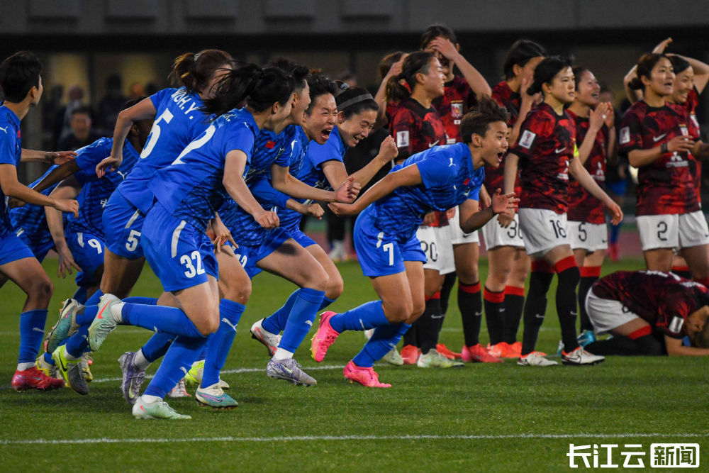 金色的荣耀时刻女足比赛中奋勇争先的简单介绍